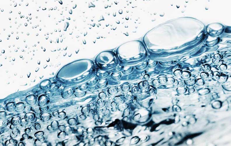Sparkling Water Impacts Carbonated Drinks Market. Healthy Drinks Become Global Trend.
